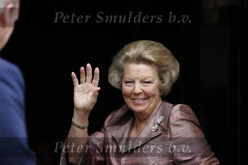Amsterdam 24 juni 2004
Prins Bernhard en Koningin Beatrix bij uitreiking zilveren anjers  in paleis op de dam.