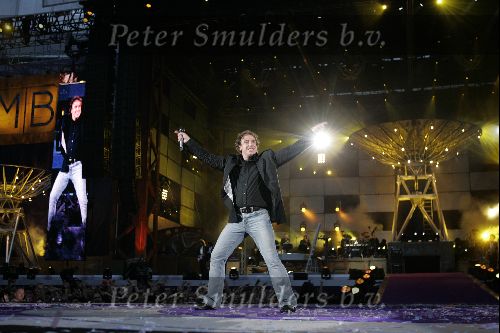 Rotterdam 10 juni 2004
Marco Borsato in de kuip.    
Peter Smulders bv