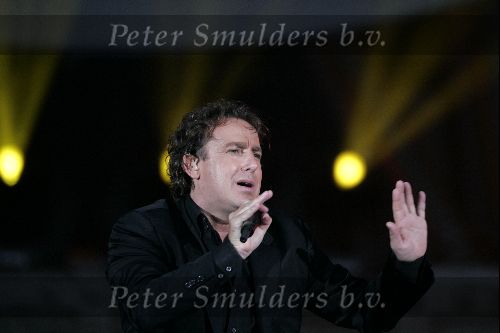 Rotterdam 10 juni 2004
Marco Borsato in de kuip.  
Peter Smulders bv