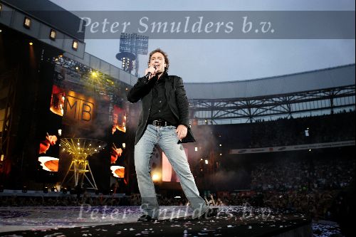 Rotterdam 10 juni 2004
Marco Borsato in de kuip.    
Peter Smulders bv