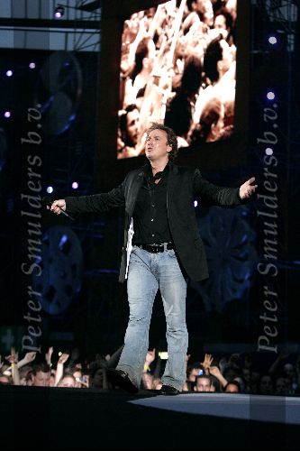 Rotterdam 10 juni 2004
Marco Borsato in de kuip.    
Peter Smulders bv