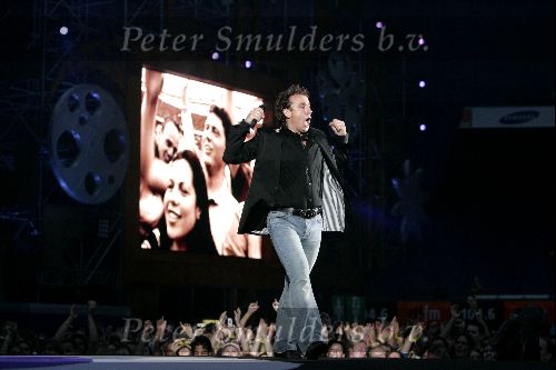 Rotterdam 10 juni 2004
Marco Borsato in de kuip.    
Peter Smulders bv