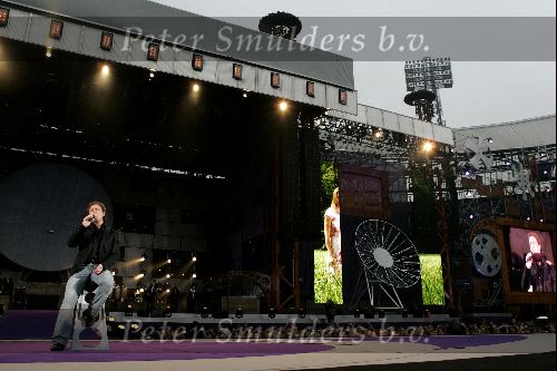 Rotterdam 10 juni 2004
Marco Borsato in de kuip.  
Peter Smulders bv
