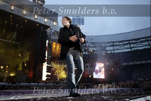 Rotterdam 10 juni 2004
Marco Borsato in de kuip.    
Peter Smulders bv