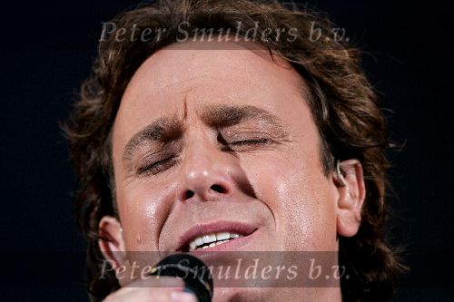 Rotterdam 10 juni 2004
Marco Borsato in de kuip.  
Peter Smulders bv