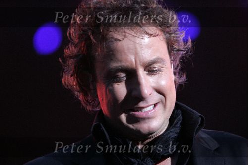 Rotterdam 10 juni 2004
Marco Borsato in de kuip.    
Peter Smulders bv