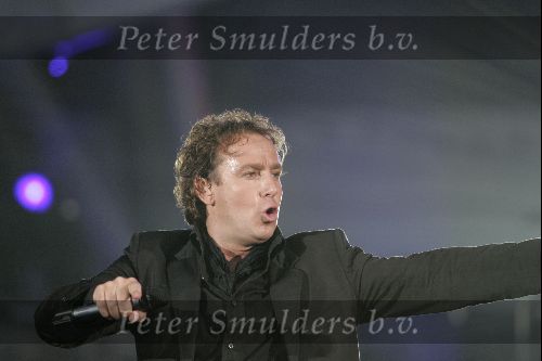 Rotterdam 10 juni 2004
Marco Borsato in de kuip.  
Peter Smulders bv
