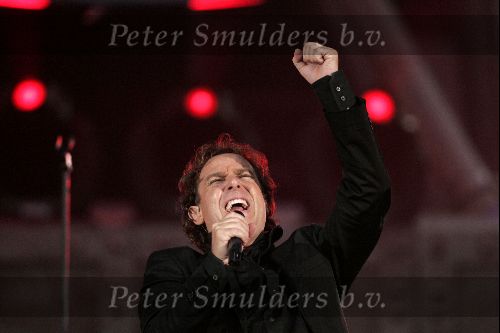Rotterdam 10 juni 2004
Marco Borsato in de kuip.  
Peter Smulders bv