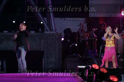 Rotterdam 10 juni 2004
Optreden Marco Borsato in de kuip.  Do zangeres  en Marco Borsato
Peter Smulders bv