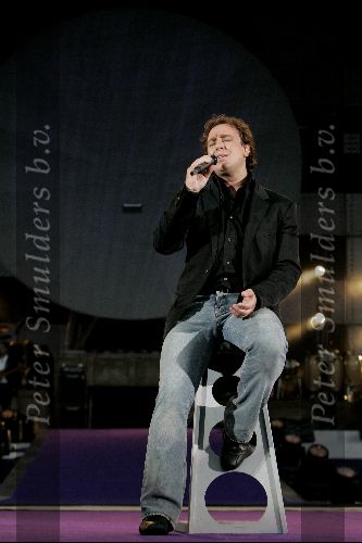 Rotterdam 10 juni 2004
Optreden Marco Borsato in de kuip. 
Peter Smulders bv