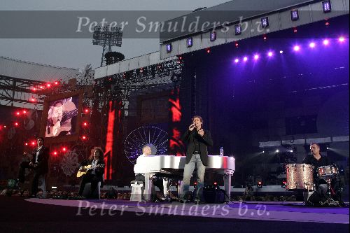 Rotterdam 10 juni 2004
Optreden Marco Borsato in de kuip. 
Peter Smulders bv