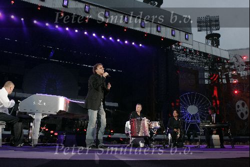 Rotterdam 10 juni 2004
Optreden Marco Borsato in de kuip. 
Peter Smulders bv
