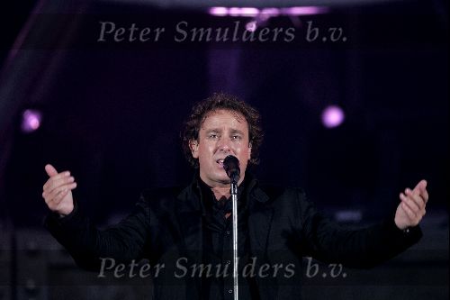 Rotterdam 10 juni 2004
Optreden Marco Borsato in de kuip.    
Peter Smulders bv