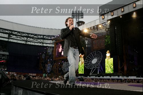 Rotterdam 10 juni 2004
Optreden Marco Borsato in de kuip. 
Peter Smulders bv