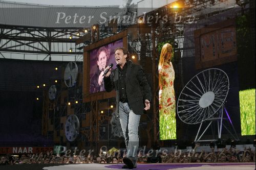 Rotterdam 10 juni 2004
Optreden Marco Borsato in de kuip. 
Peter Smulders bv