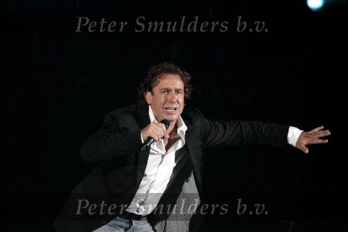 Rotterdam 10 juni 2004
Marco Borsato in de kuip.
Peter Smulders bv