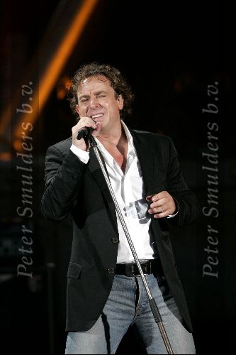Rotterdam 10 juni 2004
Marco Borsato in de kuip.   
Peter Smulders bv