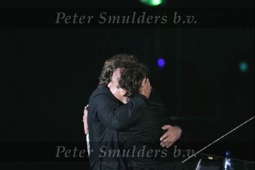 Rotterdam 10 juni 2004
Marco Borsato in de kuip. Marco en John Ewbank
Peter Smulders bv