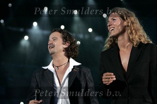 Rotterdam 10 juni 2004
Optreden Marco Borsato in de kuip. achtergrondzangers marco 
Peter Smulders bv