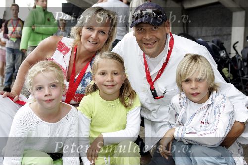 Harderwijk 28 juni 2004
Premiere show in dolfinarium.   
Marleen Houter met gezin