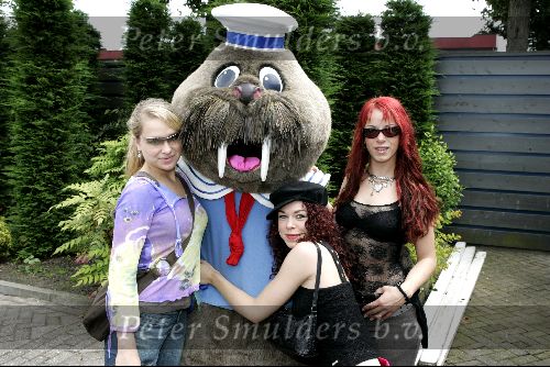 Harderwijk 28 juni 2004
Premiere show in dolfinarium.
Marlies idols Alice Idols en Irma Idols