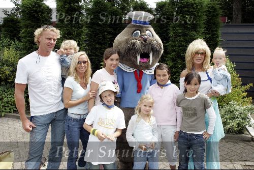Harderwijk 28 juni 2004
Premiere show in dolfinarium. 
Mary Borsato met Silvana Borsato Wino Omtzigt en Rosanna Lima