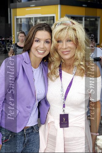 Rotterdam 14 juni 2004
Marco Borsato in de kuip. 
Mary Borsato met Rosanna Lima