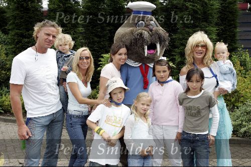 Harderwijk 28 juni 2004
Premiere show in dolfinarium. 
Mary Borsato met Silvana Borsato Wino Omtzigt en Rosanna Lima