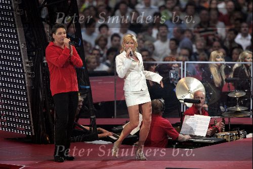 Amsterdam 31 mei 2004
Rene Froger met Maud idols in Arena