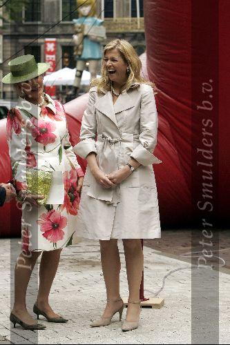Den Haag 4 juni 2004
Maxima opent beelden tentoonstelling Den Haag.
