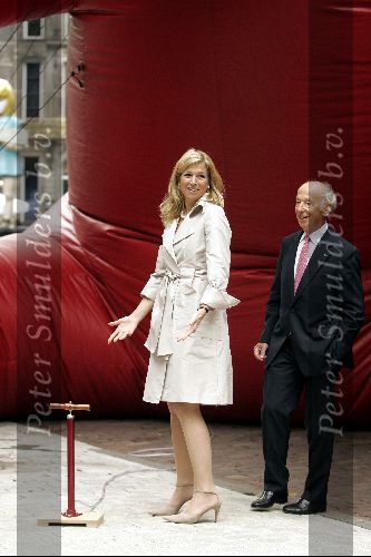 Den Haag 4 juni 2004
Maxima opent beelden tentoonstelling Den Haag.