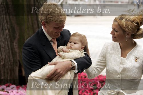 Den Haag 12 juni 2004
Doop Prinses Amalia in grote kerk Den Haag.
Prins Willem Alexander met prinses Amalia en Maxima