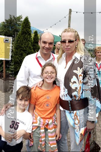 Harderwijk 28 juni 2004
Premiere show in dolfinarium. 
Monique Collignon met man