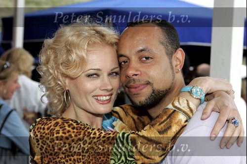 Bloemendaal 2 juni 2004
Feestje Jacky bij strandtent Vroeger.
Monique Sluyter met vriend