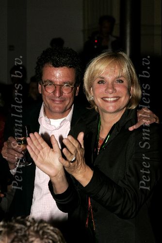 Amsterdam 1 juni 2004
Paul Verhoeven krijgt Bert Haanstra prij in Paradiso.
Monique v d Ven met Edwin de Vries