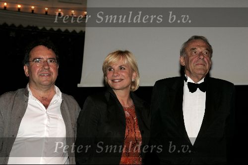 Amsterdam 1 juni 2004
Paul Verhoeven krijgt Bert Haanstra prij in Paradiso.
Hans v Mierlo en Monique v d Ven