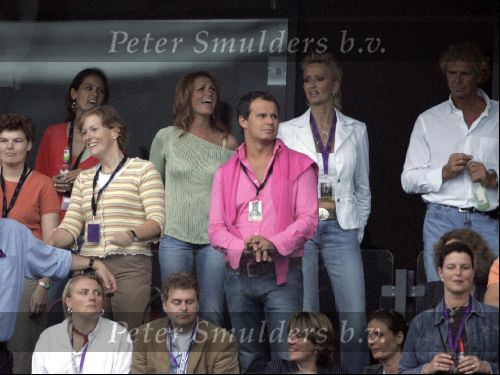 Rotterdam 10 juni 2004
Marco Borsato in de kuip. 
Leontine Borsato met Natasja Froger en Leco v Zadelhoff