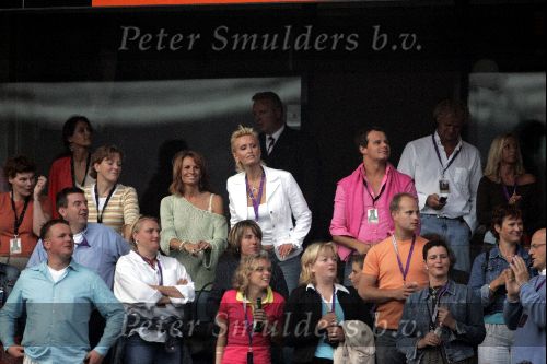 Rotterdam 10 juni 2004
Optreden Marco Borsato in de kuip.   
Leontine Borsato en Natasja Froger