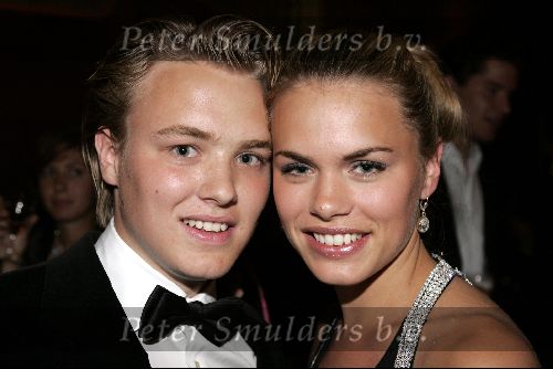 Amsterdam 1 juni 2004
Premiere Harry Potter in Tuschinski .
Nicolette v Dam met broer.