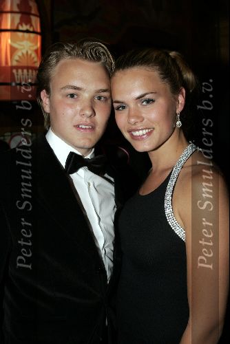 Amsterdam 1 juni 2004
Premiere Harry Potter in Tuschinski .
Nicolette v Dam met broer.