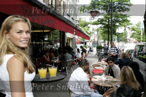 Amsterdam 30 juni 2004
Nicolette v Dam op cornelis schuytstraat