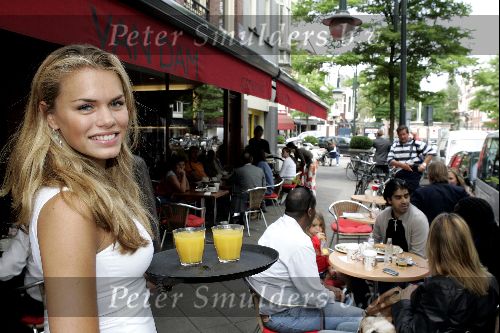 Amsterdam 30 juni 2004
Nicolette v Dam op cornelis schuytstraat