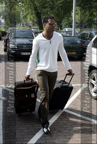 Amsterdam 8 juni 2004
Patrick Kluivert bij vertrek Nederlands elftal naar Portugal.