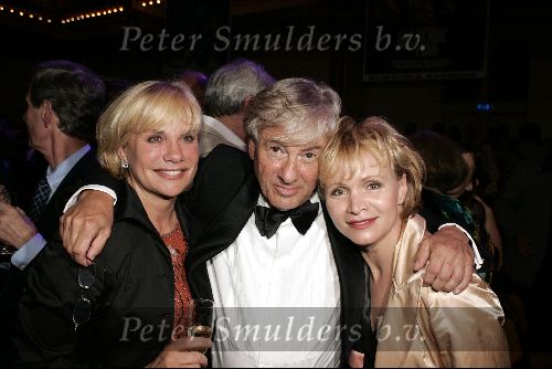 Amsterdam 1 juni 2004
Paul Verhoeven krijgt Bert Haanstra prij in Paradiso.
Paul Verhoeven met Renee Soutendijk en Monique v d Ven