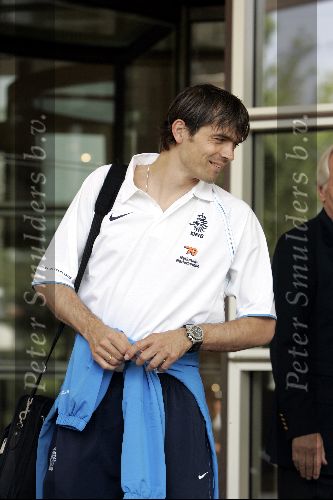 Amsterdam 8 juni 2004
Phillip Cocu bij vertrek Nederlands elftal naar Portugal.