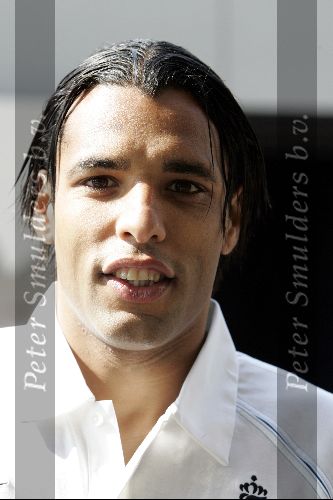Amsterdam 8 juni 2004
Pierre v Hooijdonk bij vertrek Nederlands elftal naar Portugal.