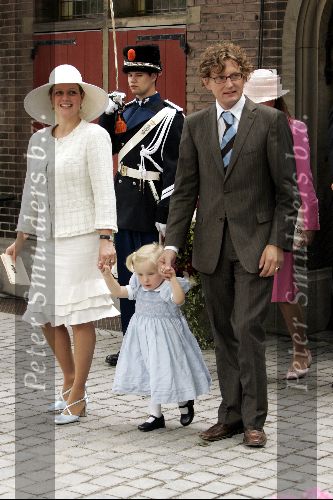 Den Haag 12 juni 2004
Doop Prinses Amalia in grote kerk Den Haag.
PrinsBernhard jr met Isabella en Prinses Annette