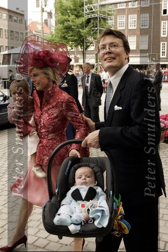 Den Haag 12 juni 2004
Doop Prinses Amalia. 
Prins Constantijn met Prinses Laurentien en kinderen.