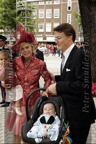 Den Haag 12 juni 2004
Doop Prinses Amalia. 
Prins Constantijn met Prinses Laurentien en kinderen.