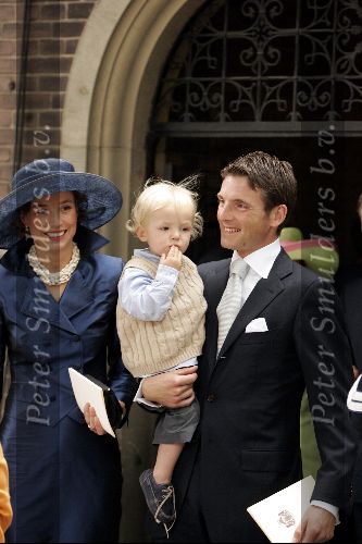 Den Haag 12 juni 2004
Doop Prinses Amalia in grote kerk Den Haag.
Prins Maurits met zoontje Lucas v Vollenhoven en Prinses Marilene en Anna